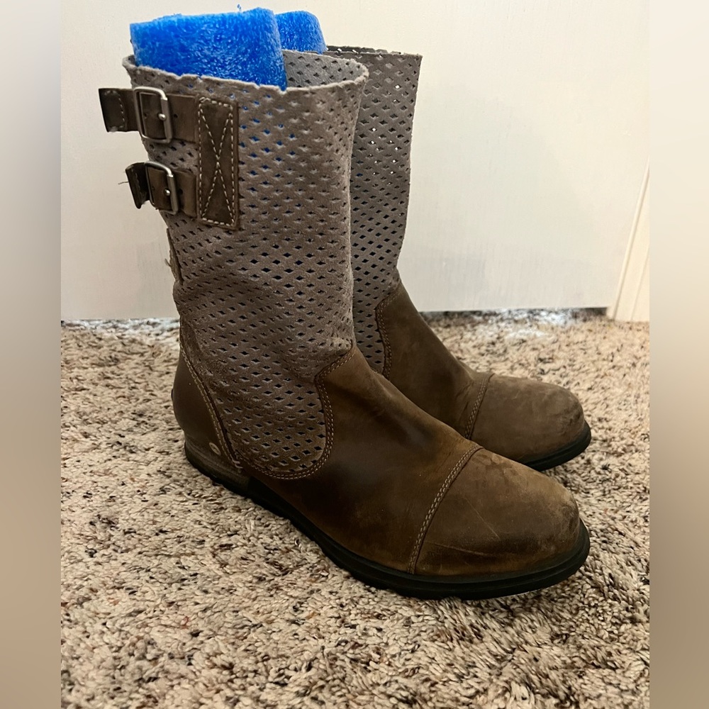 Sorel Major Pull-On Perforated Suede and Leather Boots size 10